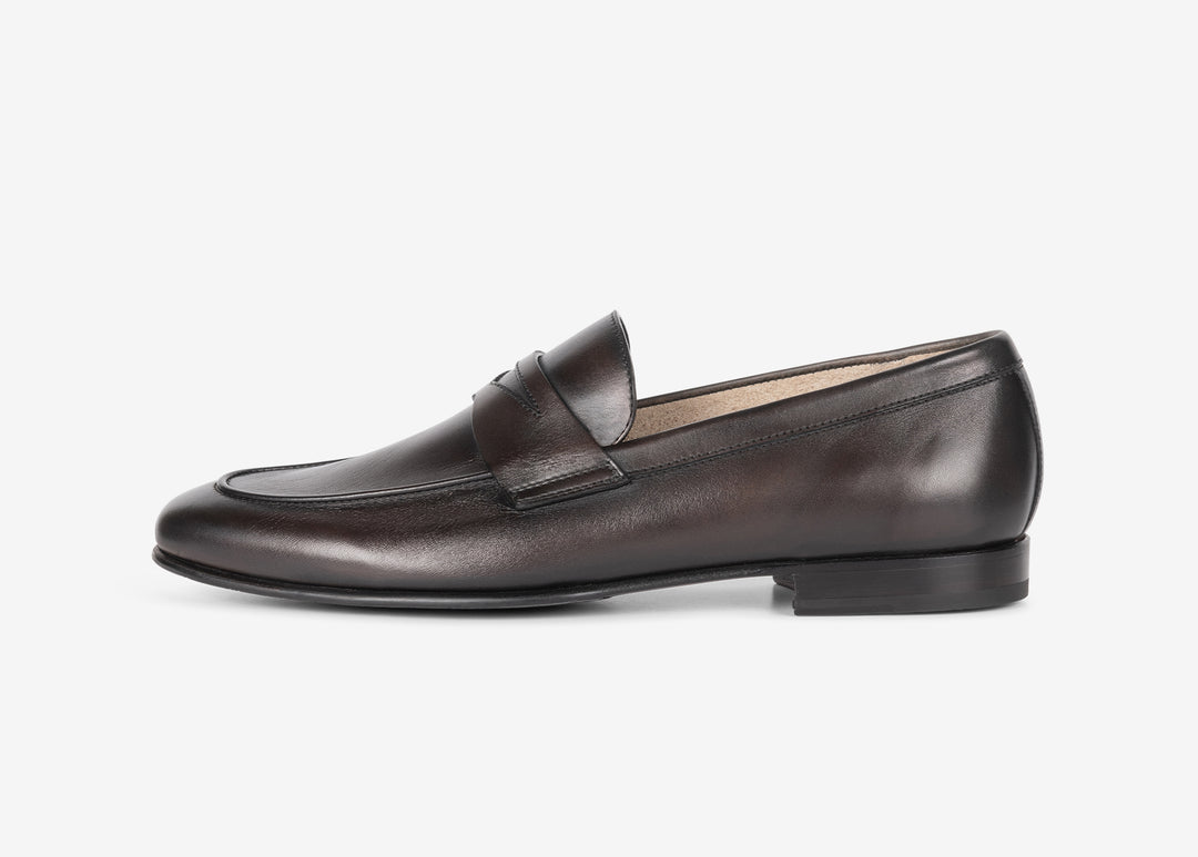 Brown loafer in soft hand-aged leather 