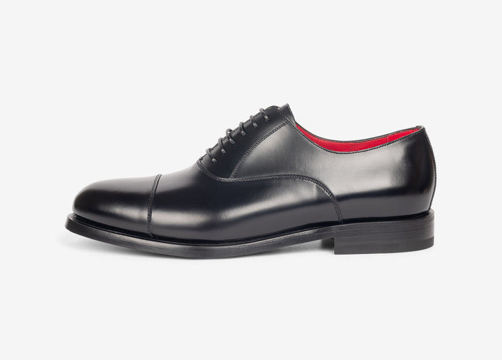 Black Oxford shoe in black brushed leather
