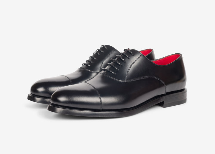 Black Oxford shoe in black brushed leather