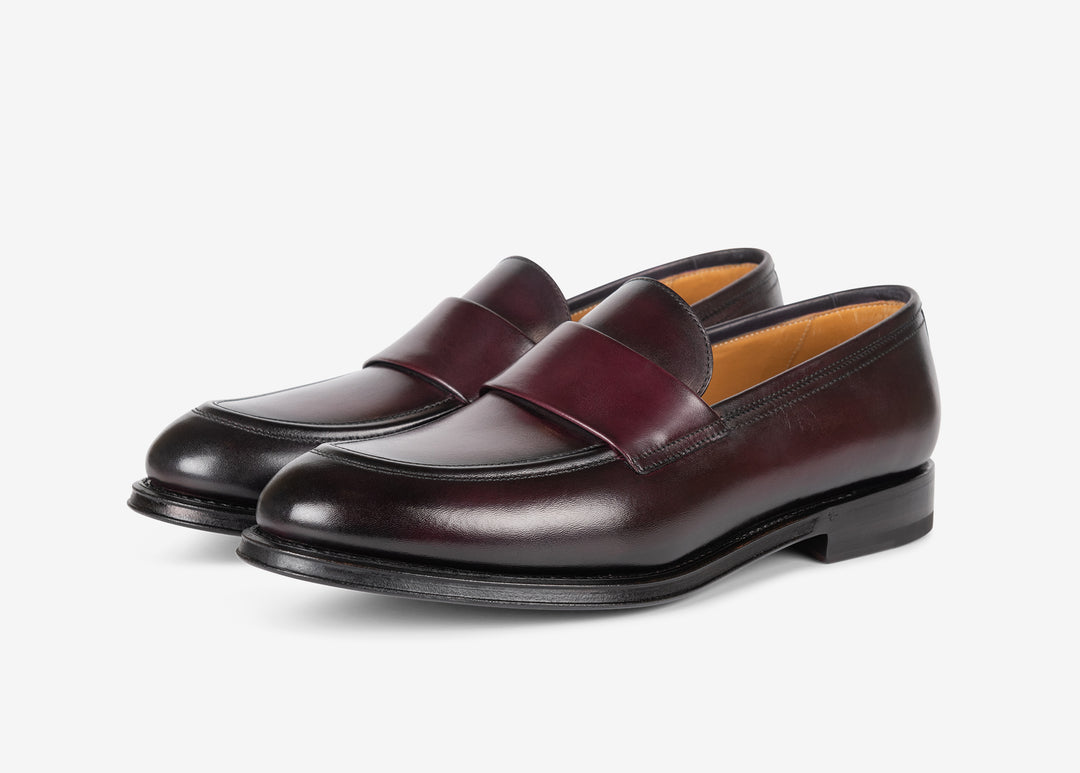 Bourgundy loafer with band in hand-aged leather