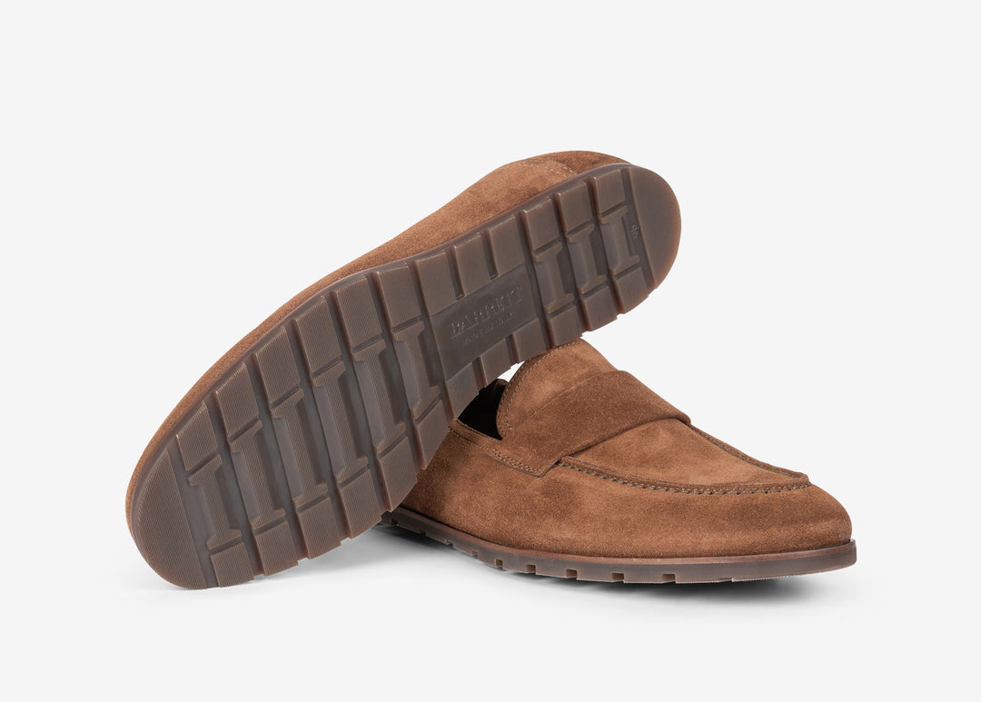 Brown slip on with band detail and elastic