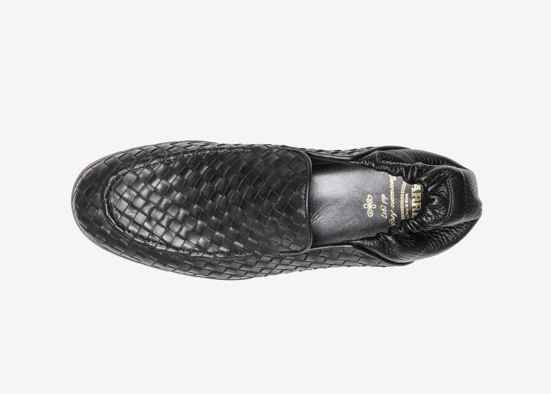 Slip on in woven black leather
