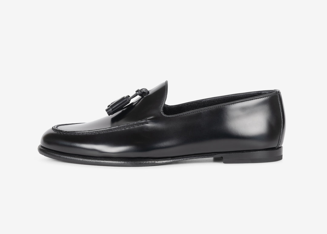 Loafer with tassels in brushed leather