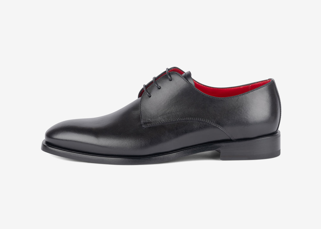 Cap-toe Derby in black calfskin