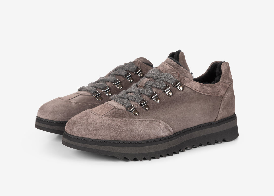Sneaker in suede grigio