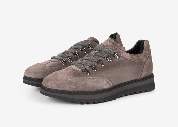 Sneaker in suede grigio