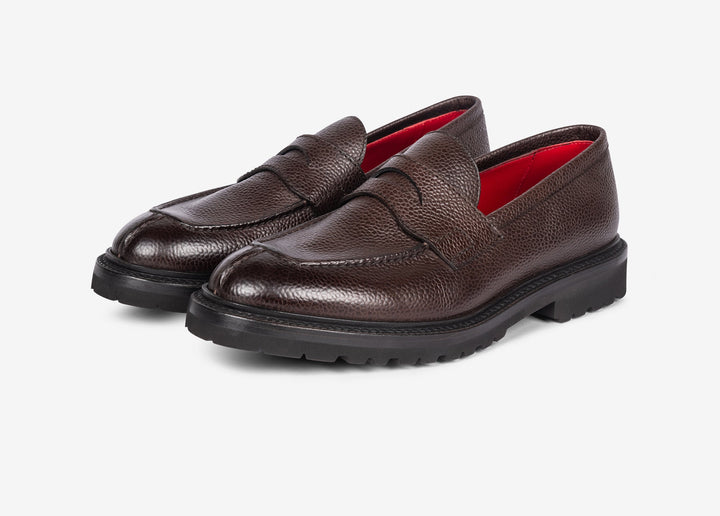 Loafer in tumbled leather and band detail