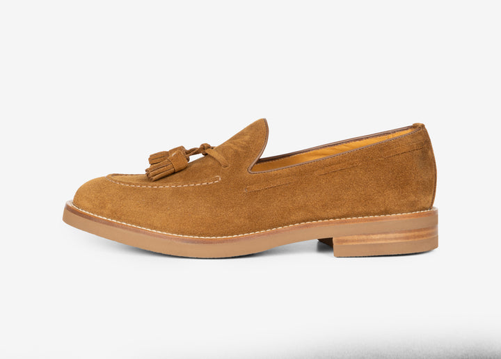 Mocassino con nappine in suede marrone bruciato