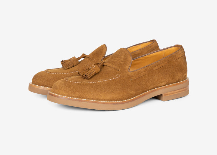 Mocassino con nappine in suede marrone bruciato