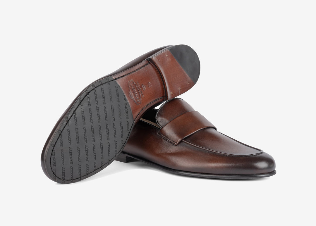 Brown hand aged loafer with band detail
