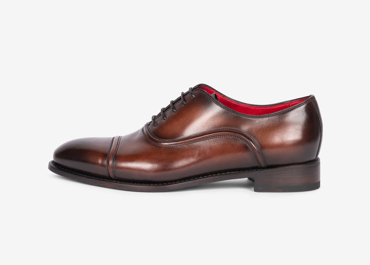 Stylish Oxford with toe cap in brown