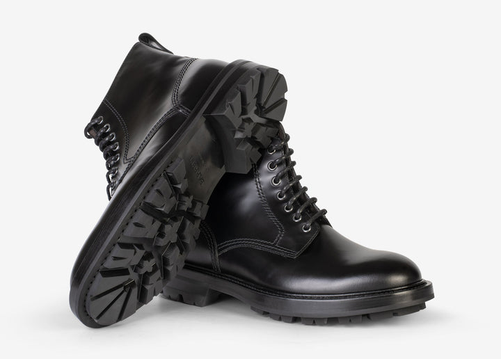 Boots with laces in brushed leather