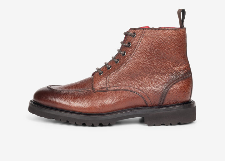 Boots with laces in grained brown leather