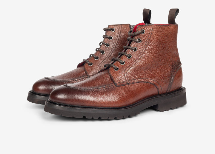 Boots with laces in grained brown leather