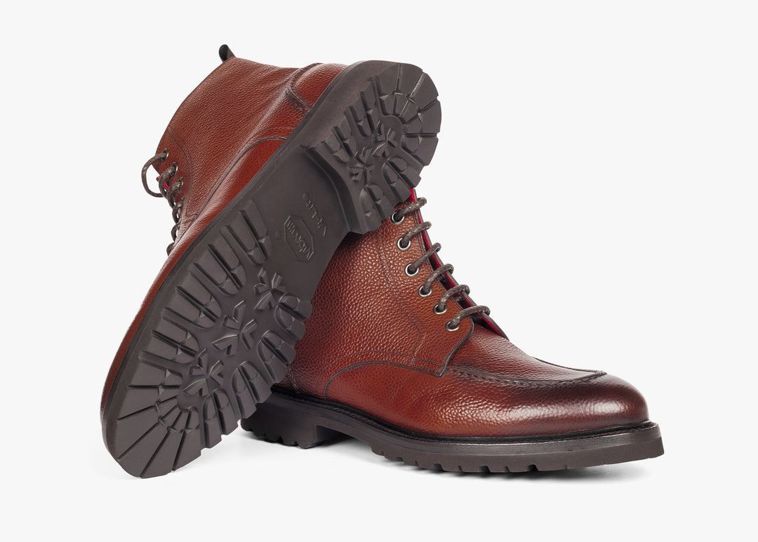 Boots with laces in grained brown leather