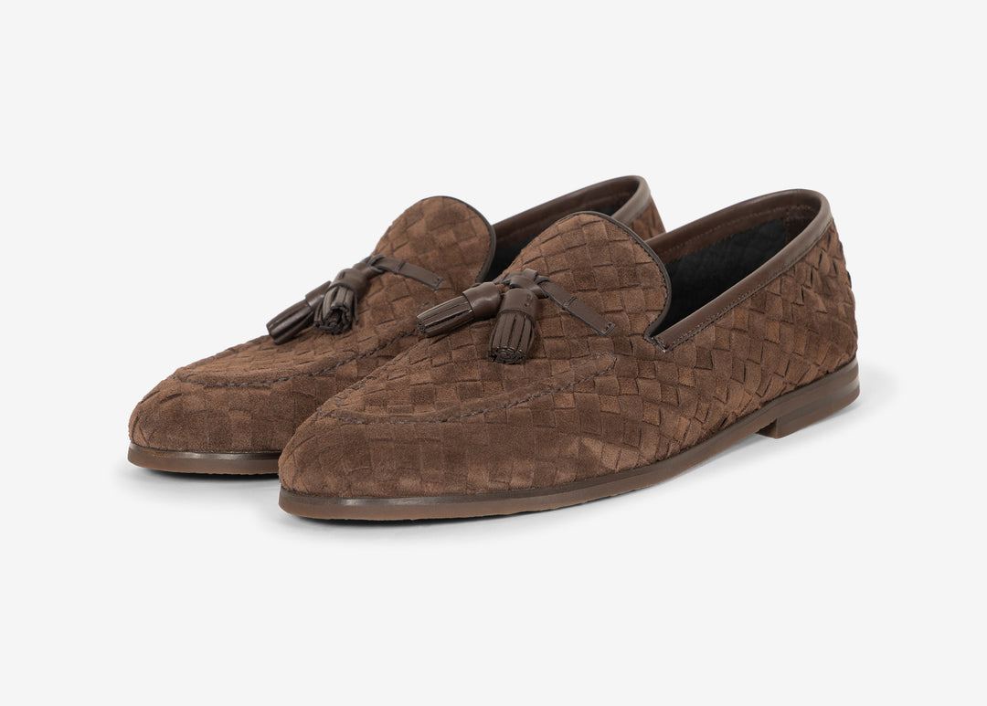 Mocassino con nappine in suede intrecciato marrone
