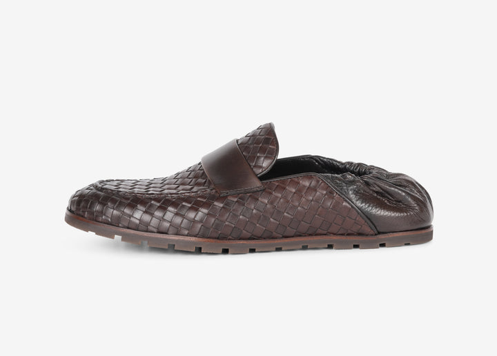 Slip on in woven brown leather
