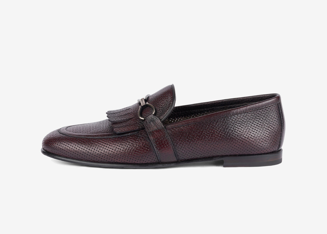 Bourgundy loafer with fringe and horsebit