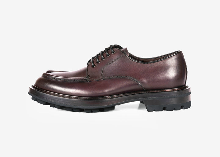 Derby bordeaux con cuciture sulla vaschetta