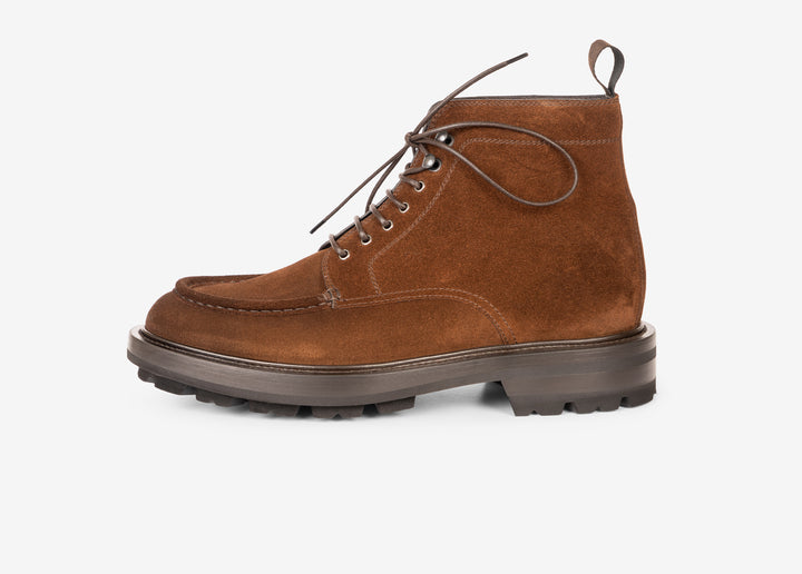 Stivaletto stringato in suede marrone bruciato