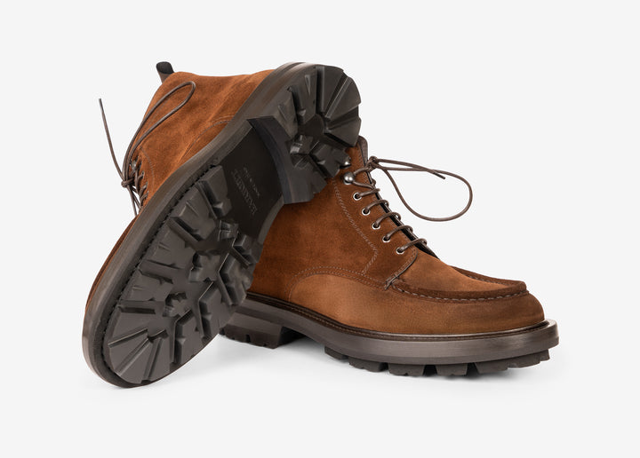 Stivaletto stringato in suede marrone bruciato