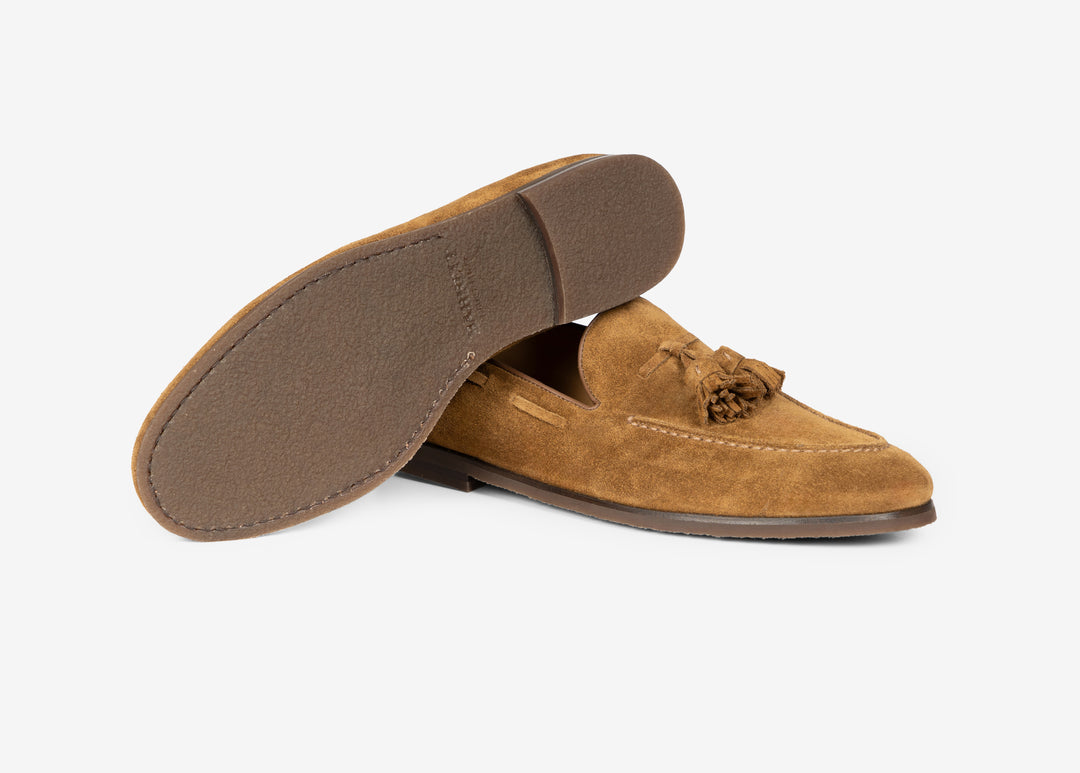 Mocassino con nappine in suede marrone chiaro