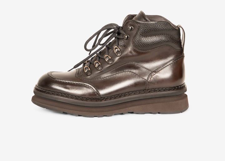 Walking shoe in calfskin