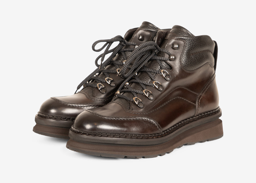 Walking shoe in calfskin