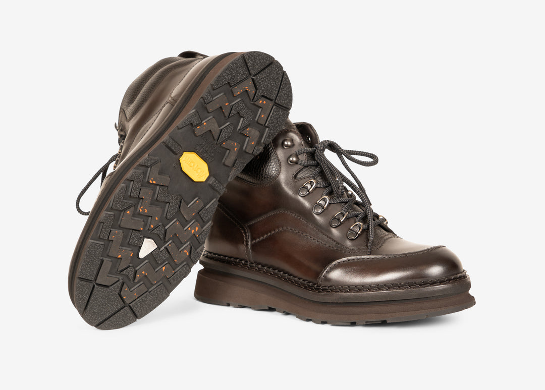 Walking shoe in calfskin