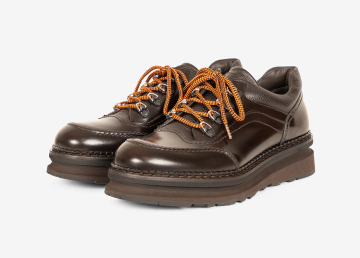 Walking shoe in calfskin