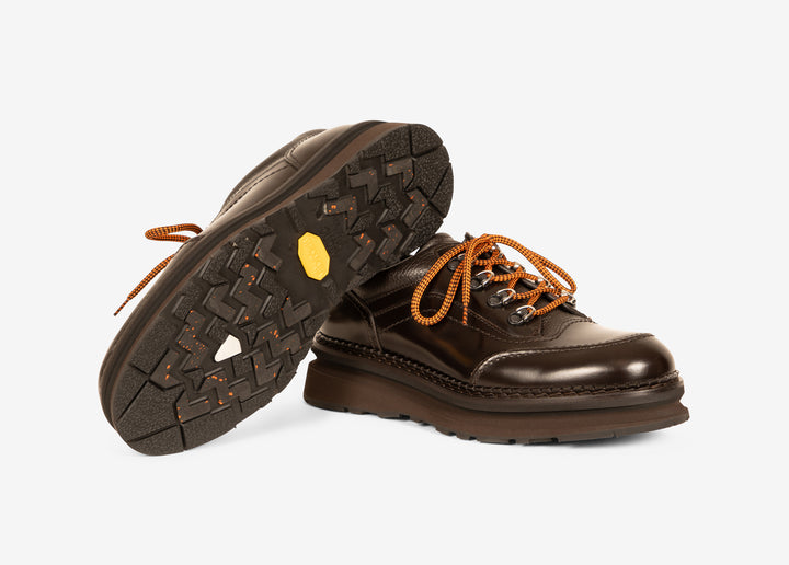 Walking shoe in calfskin