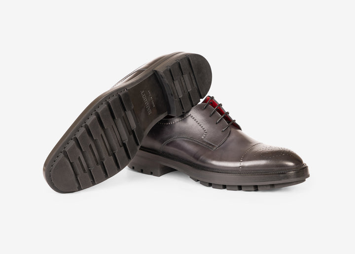 Hand-aged Derby in grey