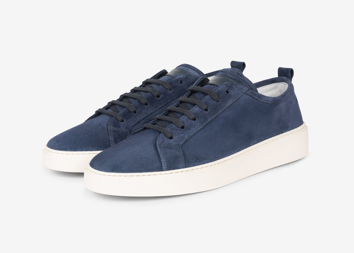 Sneaker en daim bleu