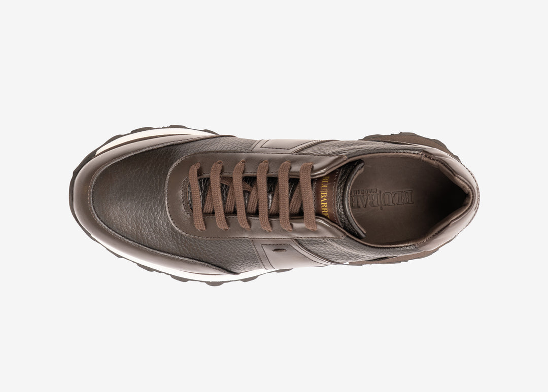 Running sneaker in dark brown