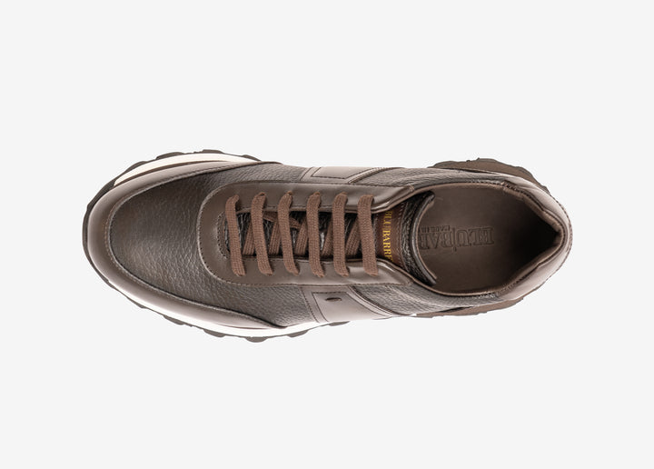 Running sneaker in dark brown