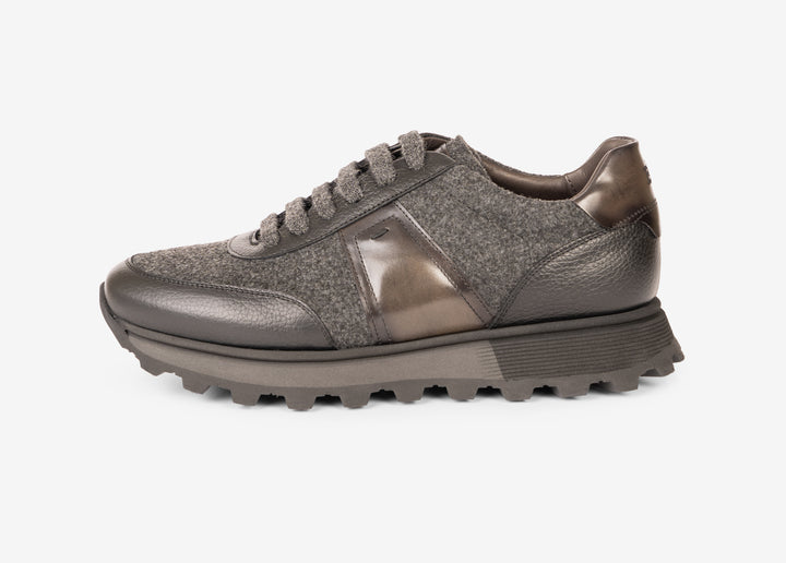 Bi-material running sneaker