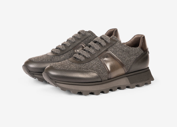 Bi-material running sneaker