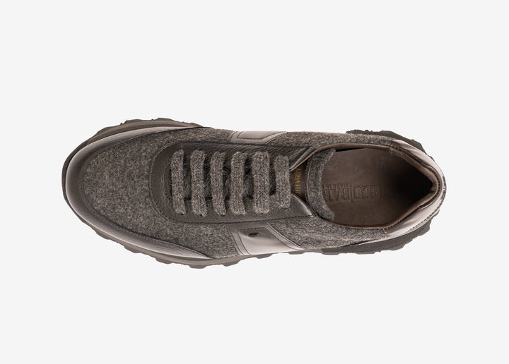 Bi-material running sneaker