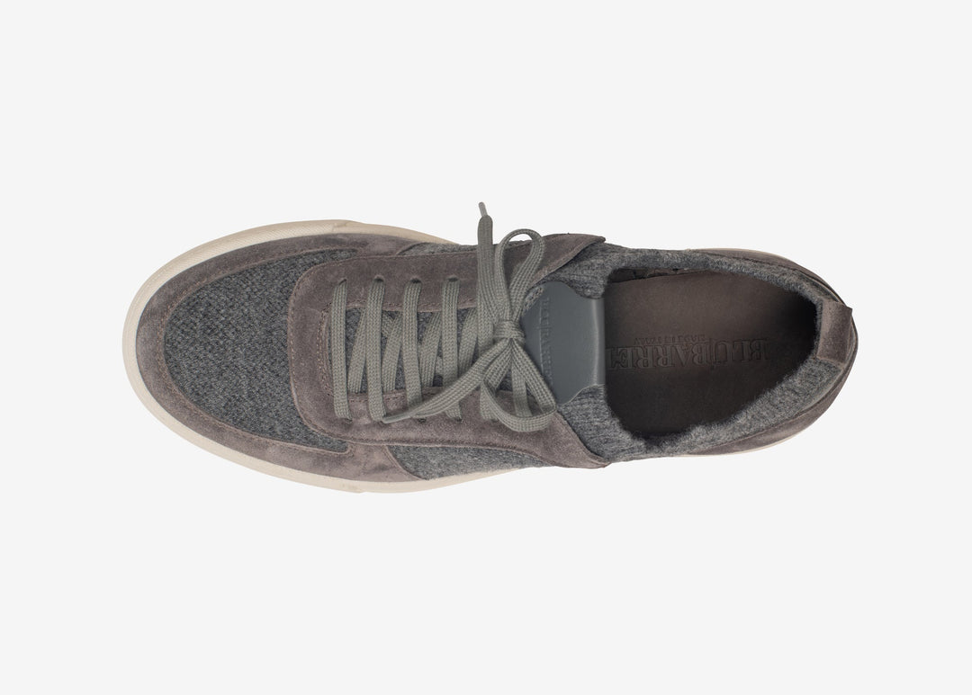Sneaker in grey