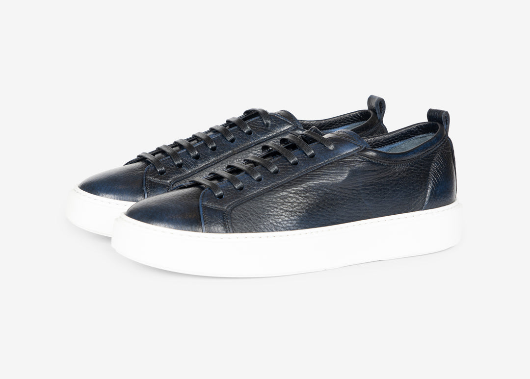 Sneaker in cervo anticato blu sky