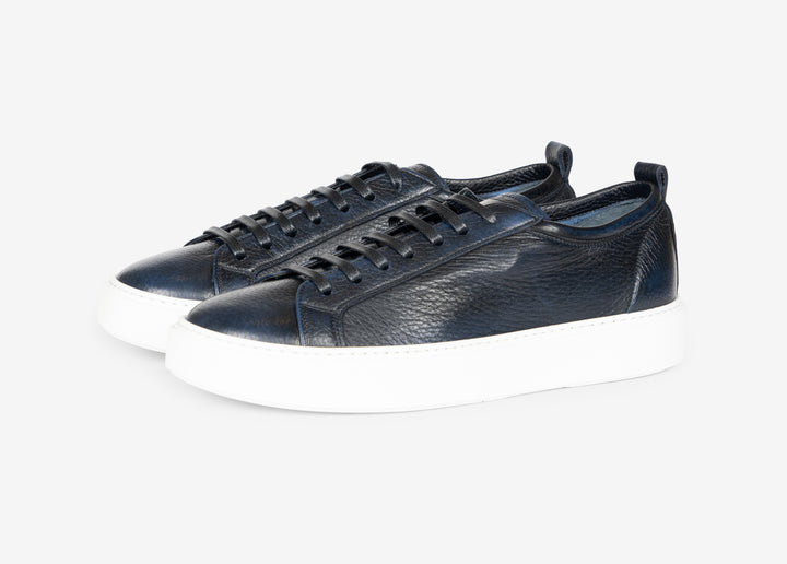 Sneaker in cervo anticato blu sky