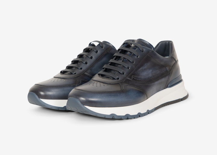 Running sneaker in antiqued leather blue