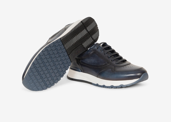 Running sneaker in antiqued leather blue