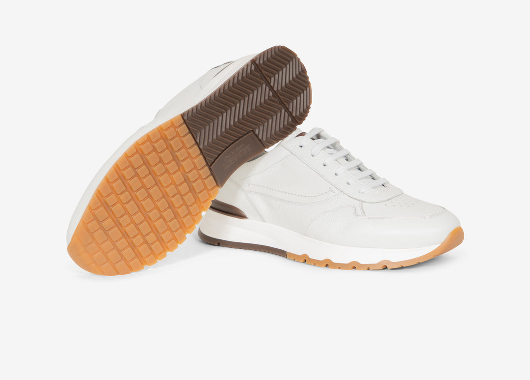Running sneaker in white hammered leather