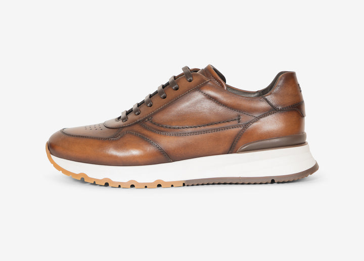 Running sneaker in antiqued leather