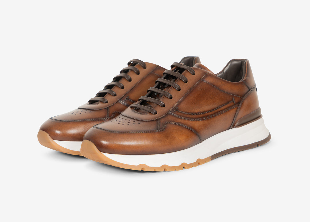 Running sneaker in antiqued leather