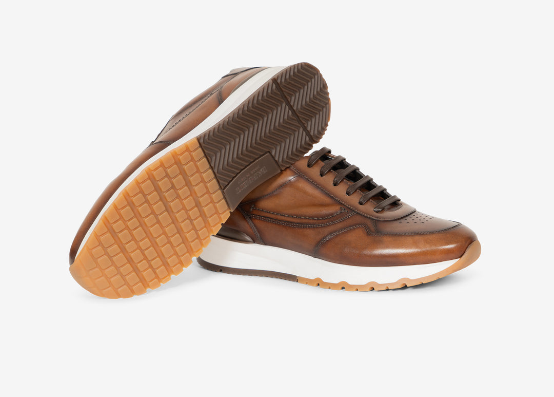 Running sneaker in antiqued leather
