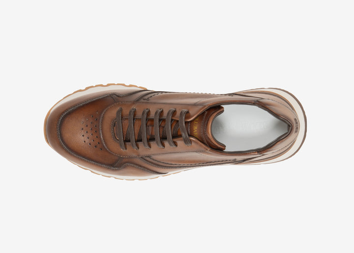 Running sneaker in antiqued leather