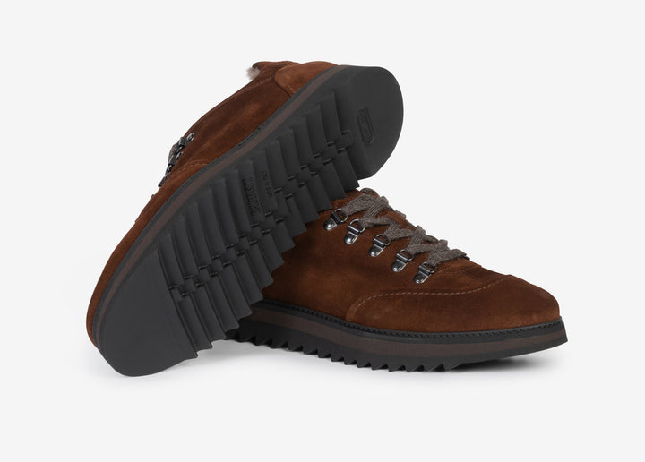 Sneaker in brown suede