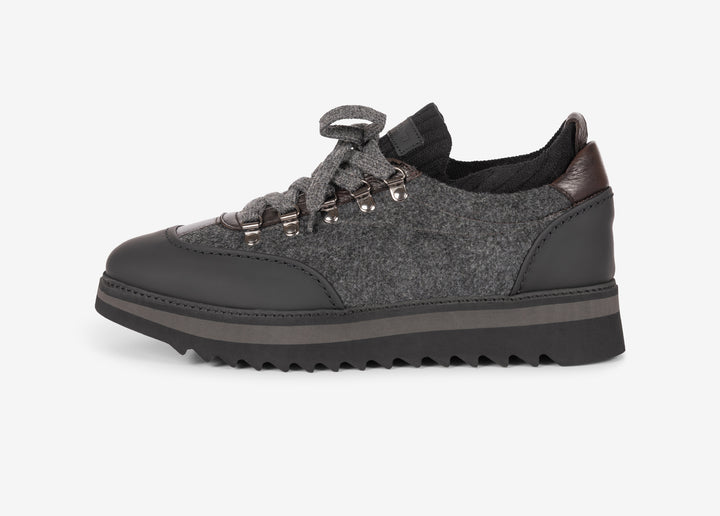 Sneaker in vitello gommato, lana e cervo